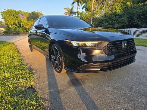 Used 2025 Honda Accord Sport image 3