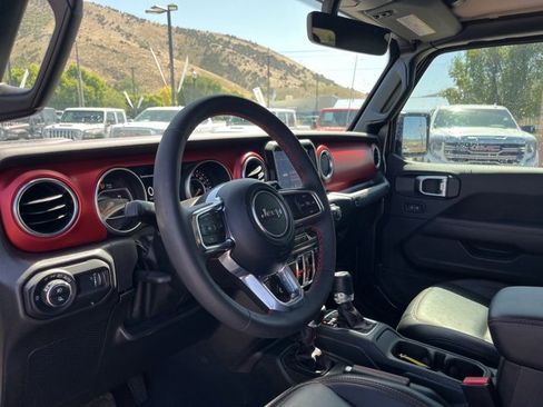 Used 2023 Jeep Gladiator Rubicon w/ Cold Weather Group image 11