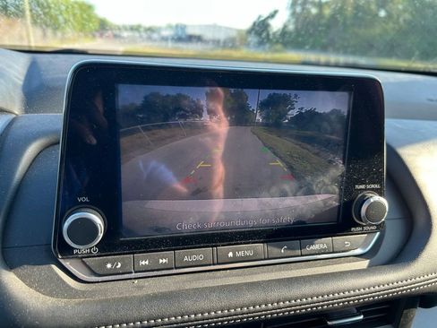 Used 2024 Nissan Rogue SV image 25