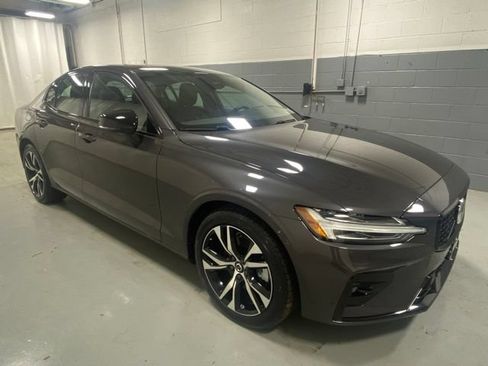 Used 2025 Volvo S60 B5 Core AWD/4WD image 4
