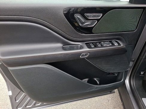 Used 2023 Lincoln Aviator AWD w/ Premium Package image 14