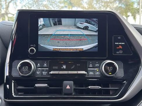 Used 2023 Toyota Highlander L image 24