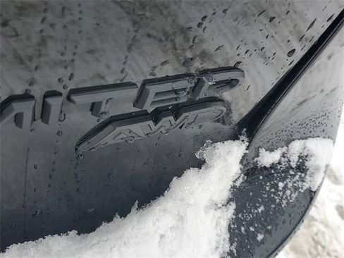 New 2026 Chrysler Pacifica Limited w/ Uconnect Theater Family Group image 6