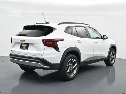 Used 2025 Chevrolet Trax LT FWD image 7