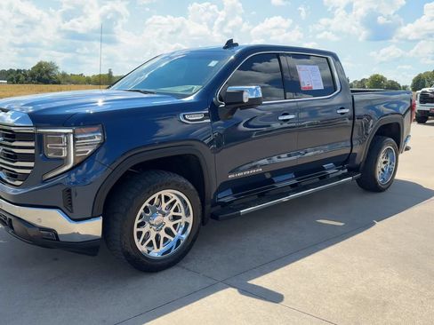 Used 2023 GMC Sierra 1500 SLT AWD/4WD image 5