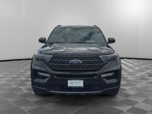 Used 2022 Ford Explorer XLT w/ Equipment Group 202A AWD/4WD image 2
