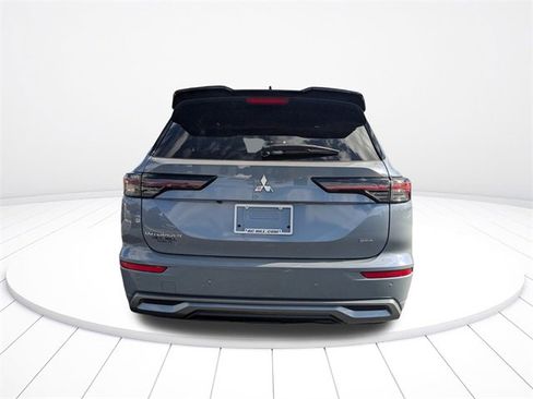 Used 2025 Mitsubishi Outlander SEL image 4