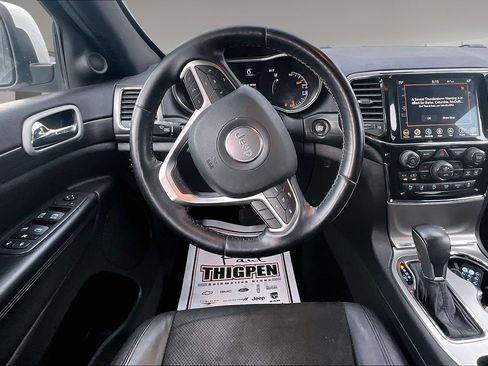 Used 2022 Jeep Grand Cherokee Laredo X RWD image 9