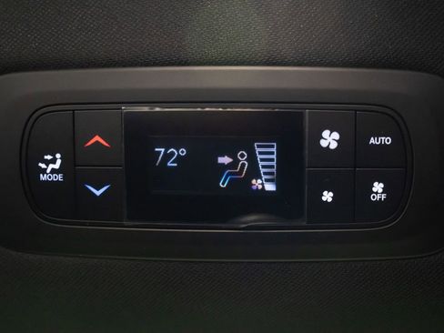 New 2026 Chrysler Pacifica Select image 9