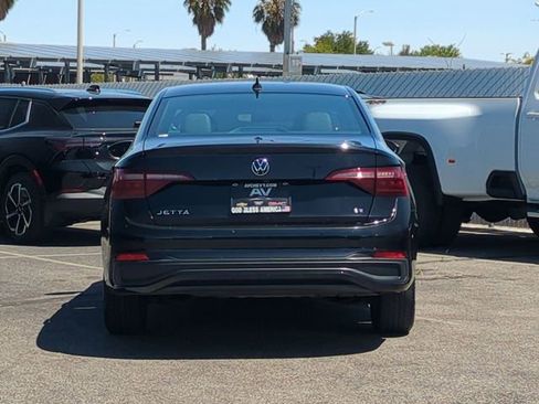 Used 2024 Volkswagen Jetta SE FWD image 7