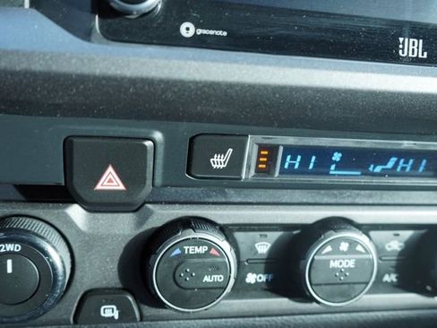 Used 2022 Toyota Tacoma TRD Off-Road image 28