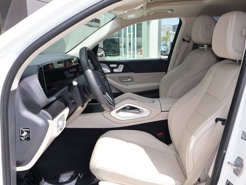 Used 2020 Mercedes-Benz GLS 450 4MATIC image 25