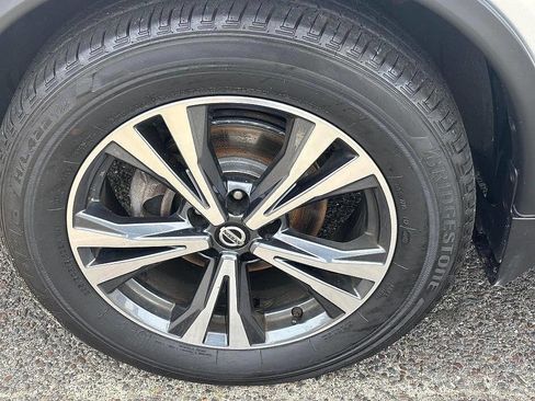 Used 2019 Nissan Rogue SV w/ Premium Package image 8