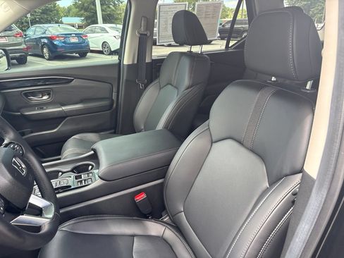 Used 2025 Honda Pilot Touring image 13