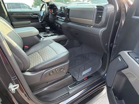 Used 2023 Chevrolet Silverado 1500 ZR2 w/ Technology Package AWD/4WD image 18