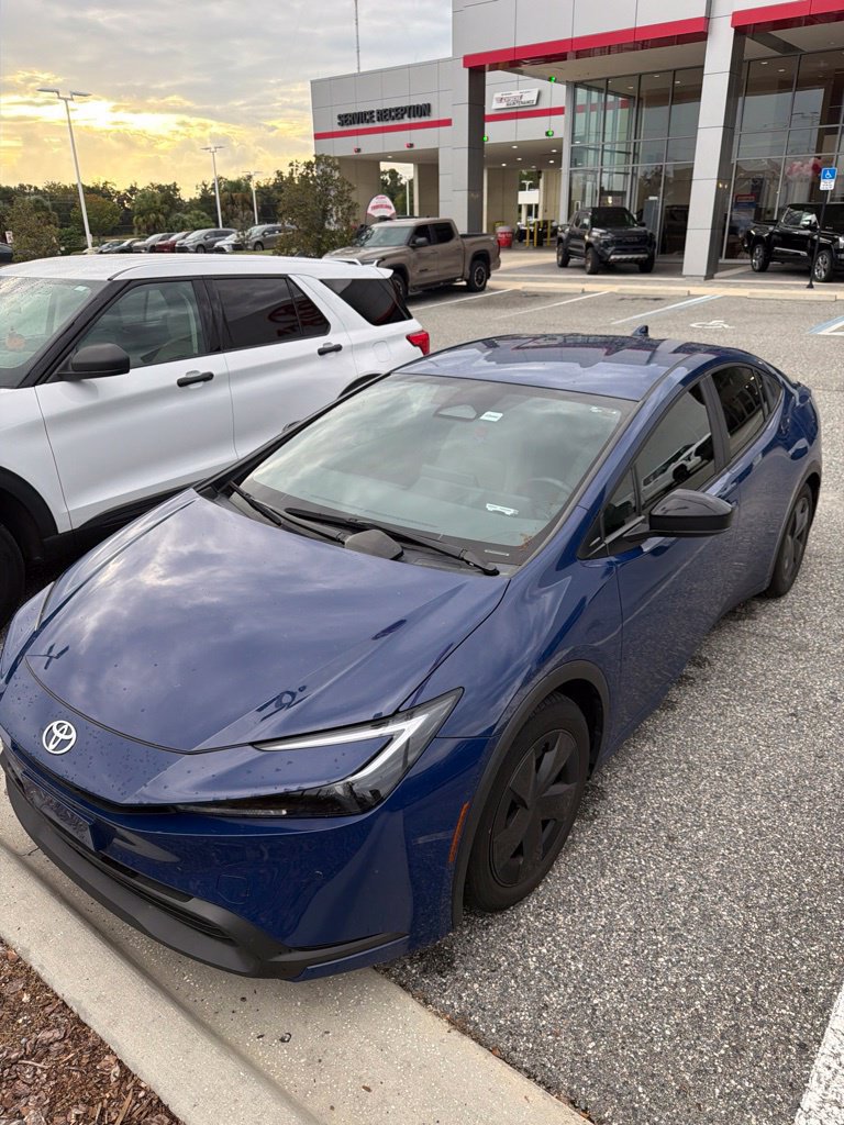 Used 2025 Toyota Prius LE FWD image 1