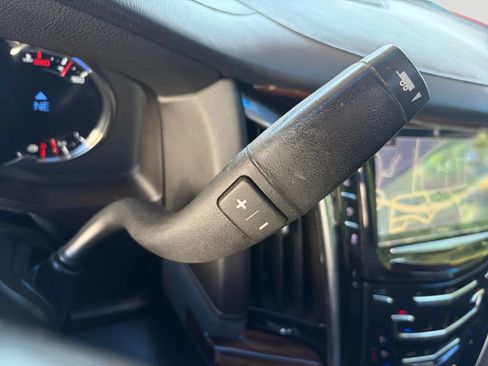 Used 2017 Cadillac Escalade Luxury AWD/4WD image 29