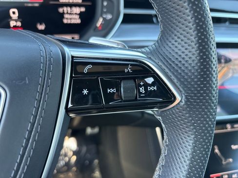 Used 2022 Audi S8 w/ S8 Comfort Plus Package AWD/4WD image 9