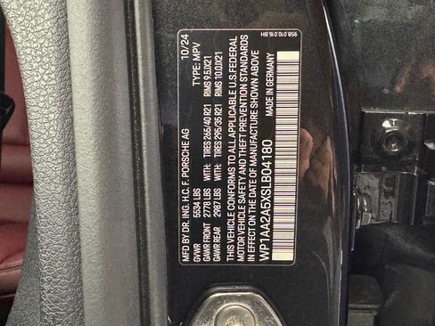 Certified 2025 Porsche Macan image 21