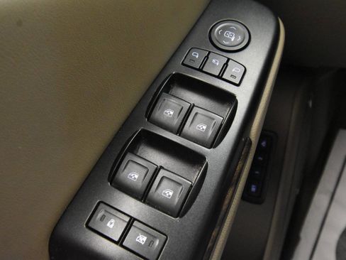 Used 2016 GMC Yukon SLT w/ HD Trailering Package image 28