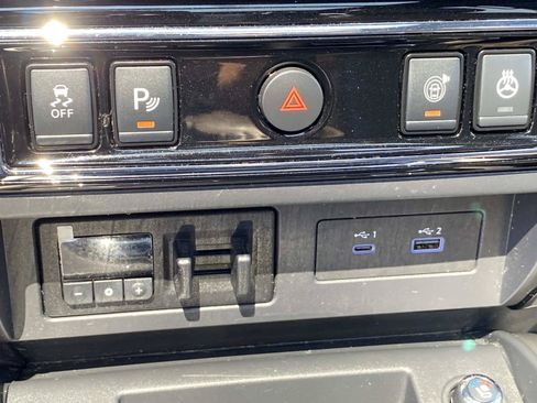 Used 2023 Nissan Titan Platinum Reserve w/ Moonroof Package AWD/4WD image 18