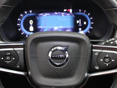 Used 2024 Volvo XC40 B5 Core AWD/4WD image 8