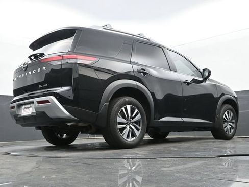 Used 2025 Nissan Pathfinder SL AWD/4WD image 28