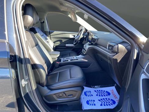 Certified 2022 Ford Explorer XLT w/ Equipment Group 202A image 27