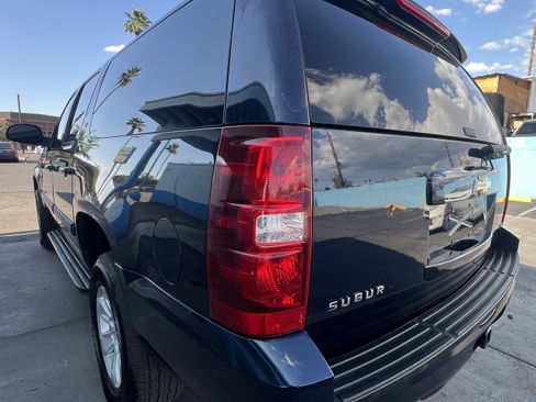 Used 2008 Chevrolet Suburban LT image 5