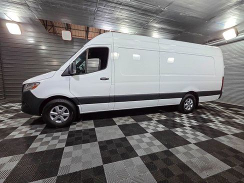 Used 2022 Mercedes-Benz Sprinter 2500 image 8