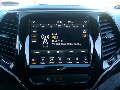 Used 2019 Jeep Cherokee Overland w/ Trailer Tow Group image 26