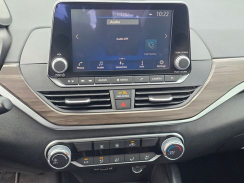 Used 2025 Nissan Altima 2.5 SV FWD image 14