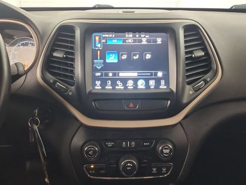 Used 2017 Jeep Cherokee Latitude w/ Comfort & Sound Group AWD/4WD image 13