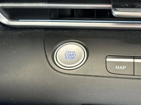 Used 2025 Hyundai Elantra Limited FWD image 31