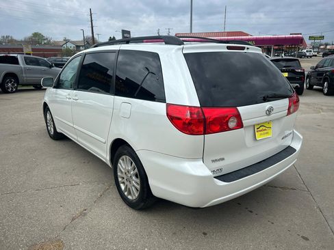 Used 2010 Toyota Sienna XLE image 5