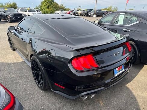 Used 2019 Ford Mustang GT RWD image 2