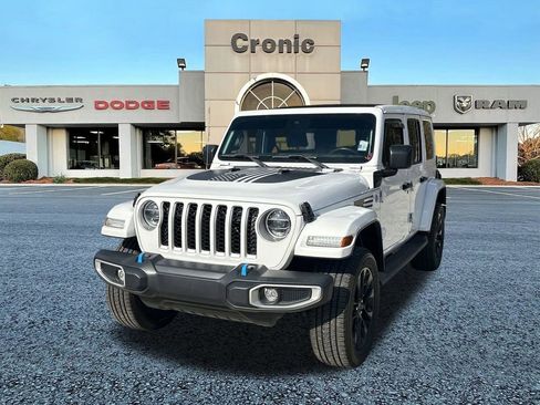 Used 2022 Jeep Wrangler Unlimited Sahara w/ Cold Weather Group image 7