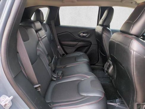 Used 2014 Jeep Cherokee Trailhawk w/ Comfort/Convenience Group AWD/4WD image 19