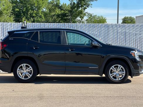 Used 2024 GMC Terrain SLE AWD/4WD image 3
