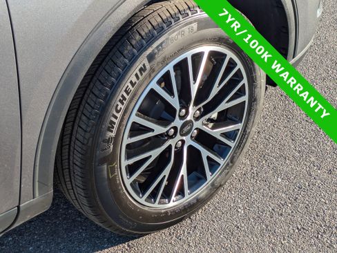 Certified 2025 Ford Escape SE image 12