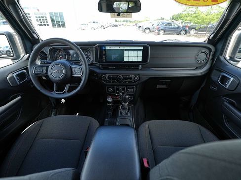 Used 2025 Jeep Wrangler Unlimited Rubicon AWD/4WD image 27