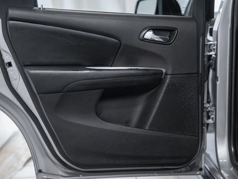 Used 2019 Dodge Journey SE w/ Premium Group FWD image 33