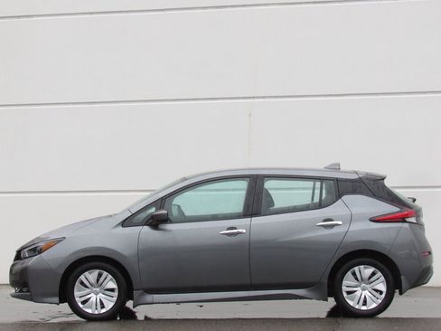 Used 2023 Nissan Leaf S image 4