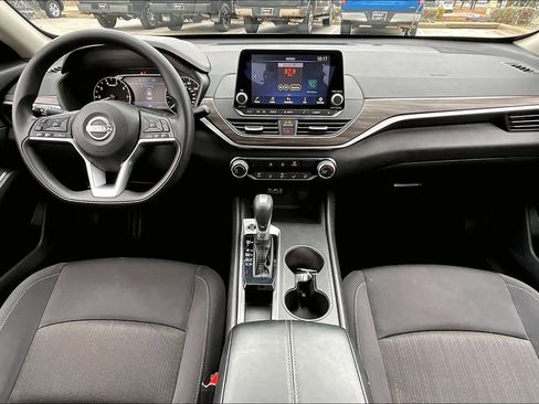 Used 2025 Nissan Altima 2.5 SV image 15