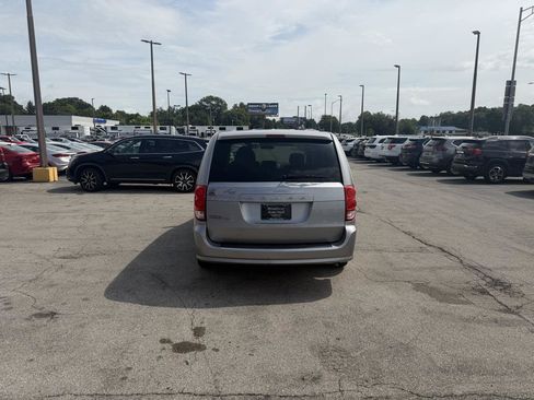 Used 2014 Dodge Grand Caravan SE w/ Quick Order Package 29E SE FWD image 4