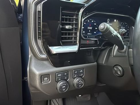 Used 2022 Chevrolet Silverado 1500 LTZ AWD/4WD image 21