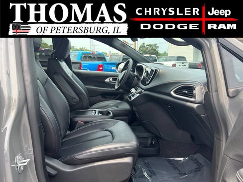 Used 2024 Chrysler Pacifica Touring-L w/ S Appearance Package FWD image 26