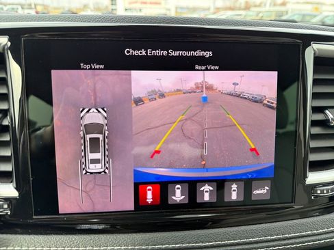 Used 2021 Chrysler Pacifica Touring-L w/ Uconnect Theater Family Group image 22