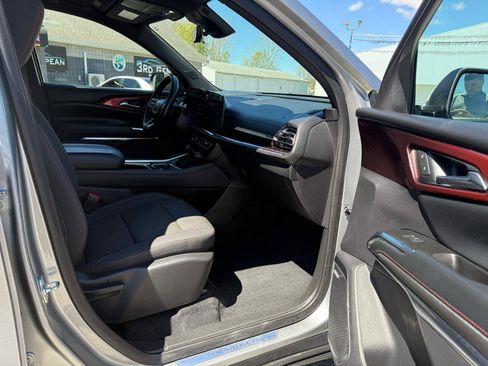 Used 2024 Chevrolet Traverse Z71 w/ Enhanced Driving Package AWD/4WD image 10