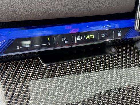 Used 2025 BMW M5 w/ Carbon Package image 10